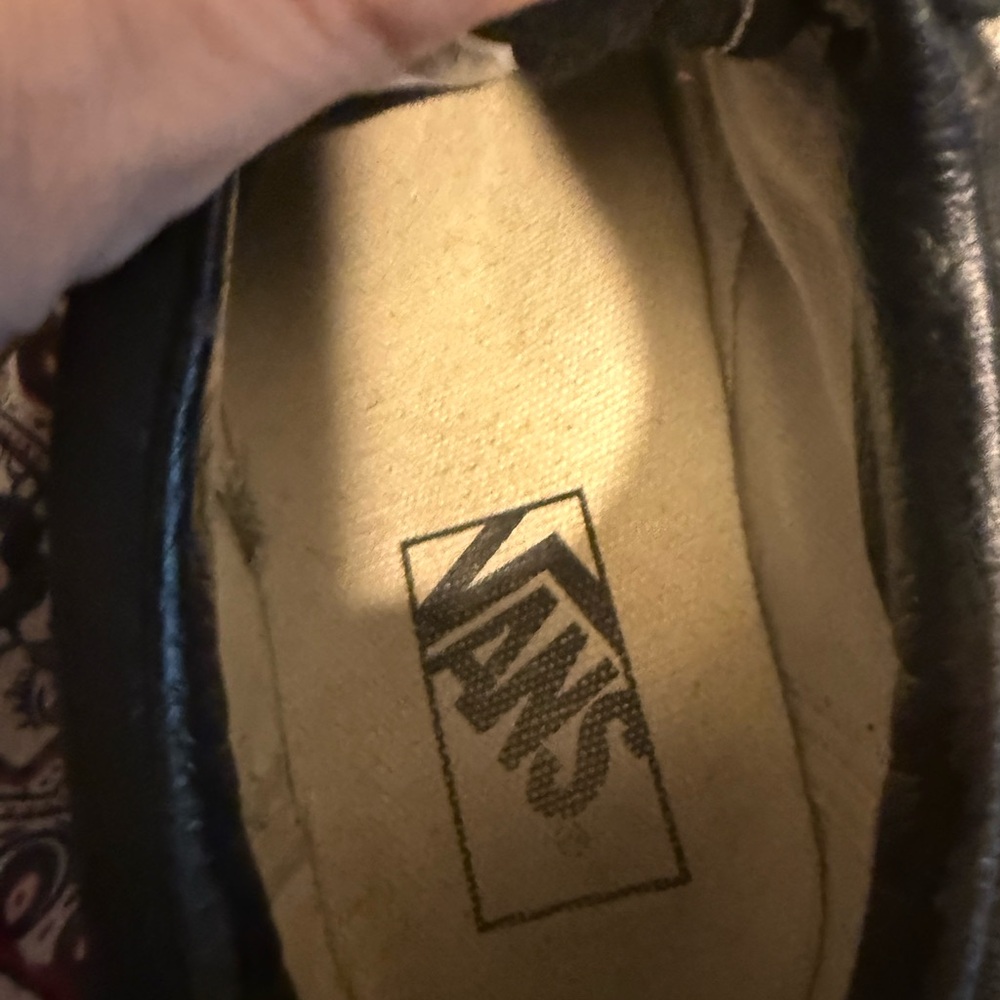 Red Tag VANS. In good shape!! - Picture 7 of 9